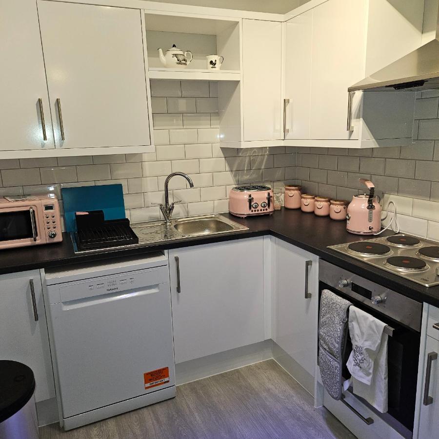 Ground Floor Well Appointed Cosy Flat In Apartamento *